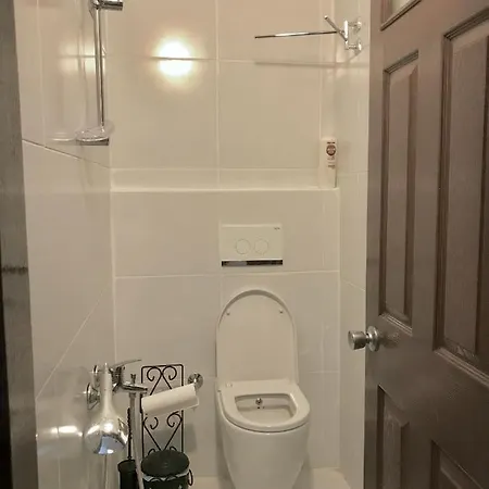 Klod Farer House Apartment